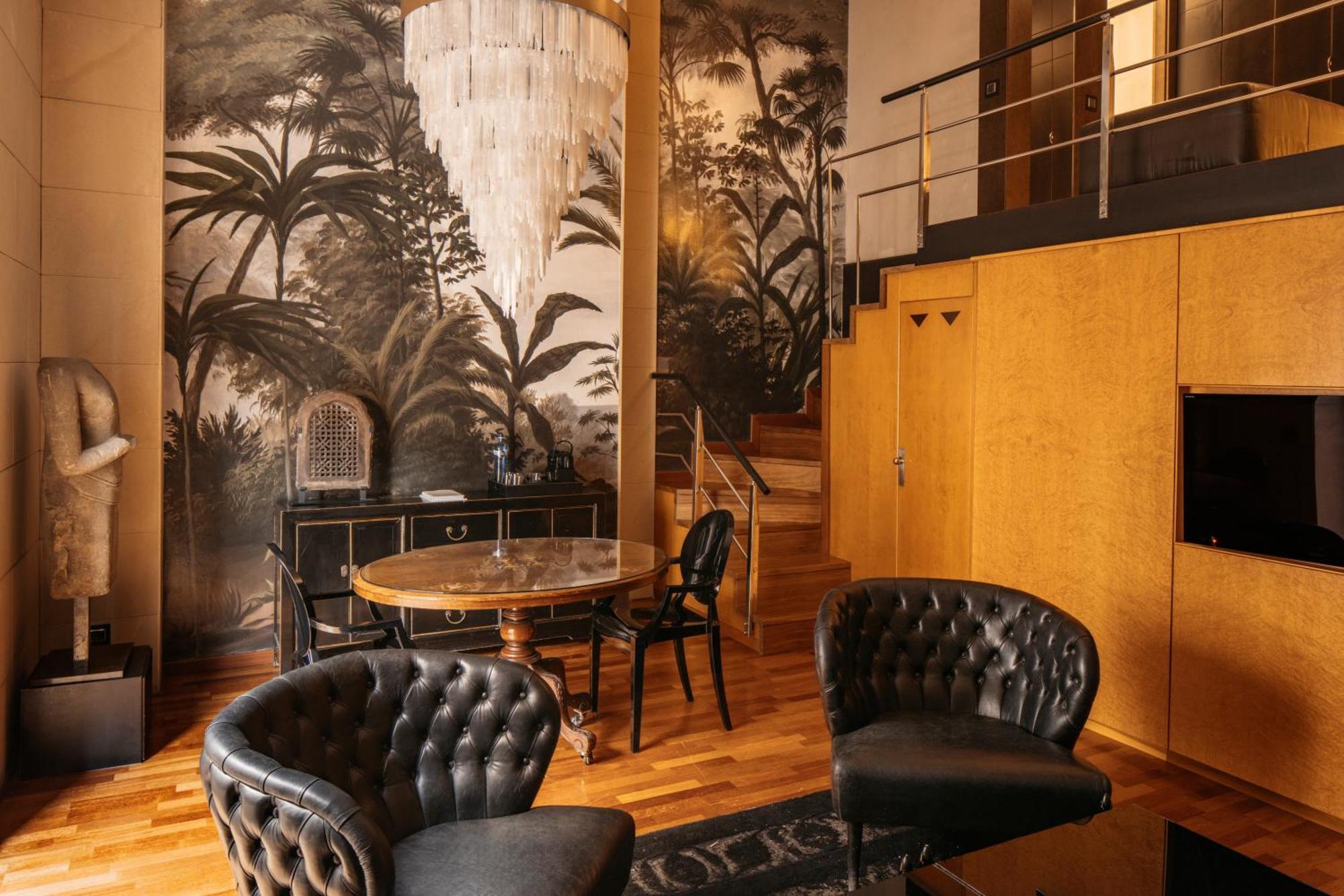 Hotel Claris & Gl, A Small Luxury Of The World