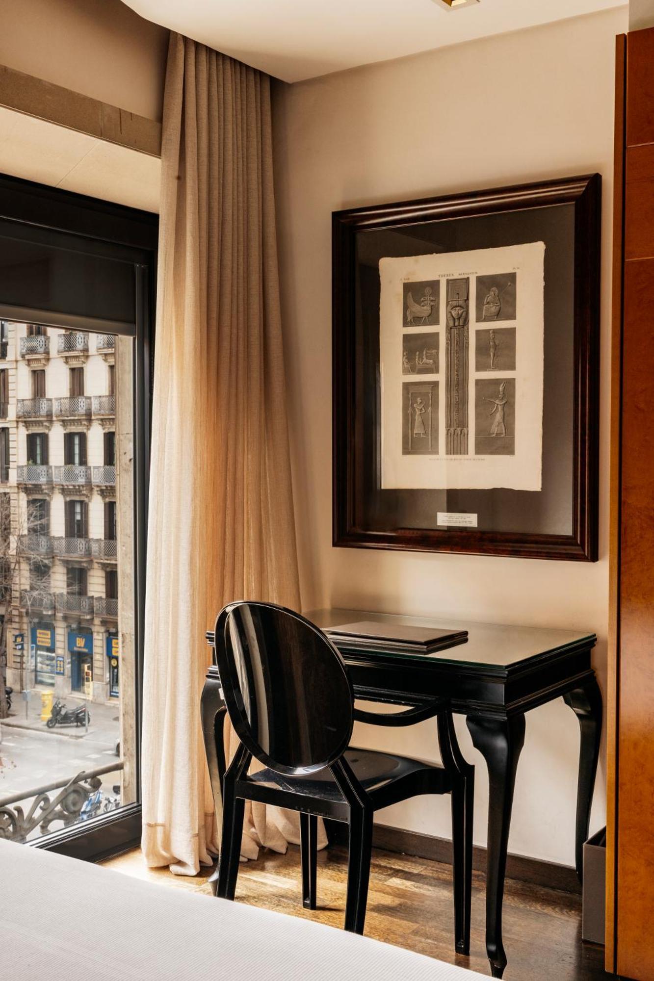 Claris & Gl, A Small Luxury Of The World Hotel